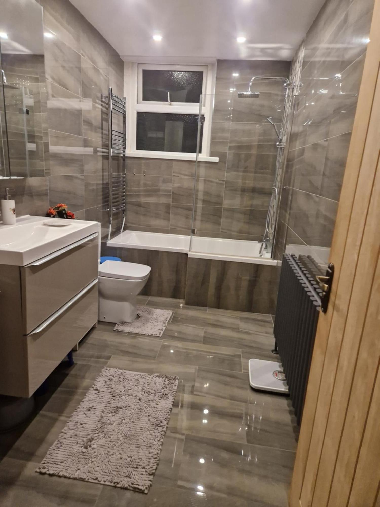 Kayumba Properties Ltd Лидс Экстерьер фото